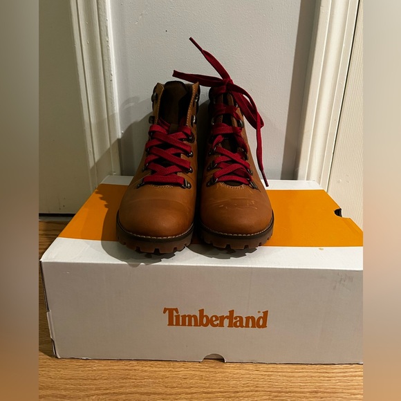 New in box Timberland hiking boots - Picture 3 of 5